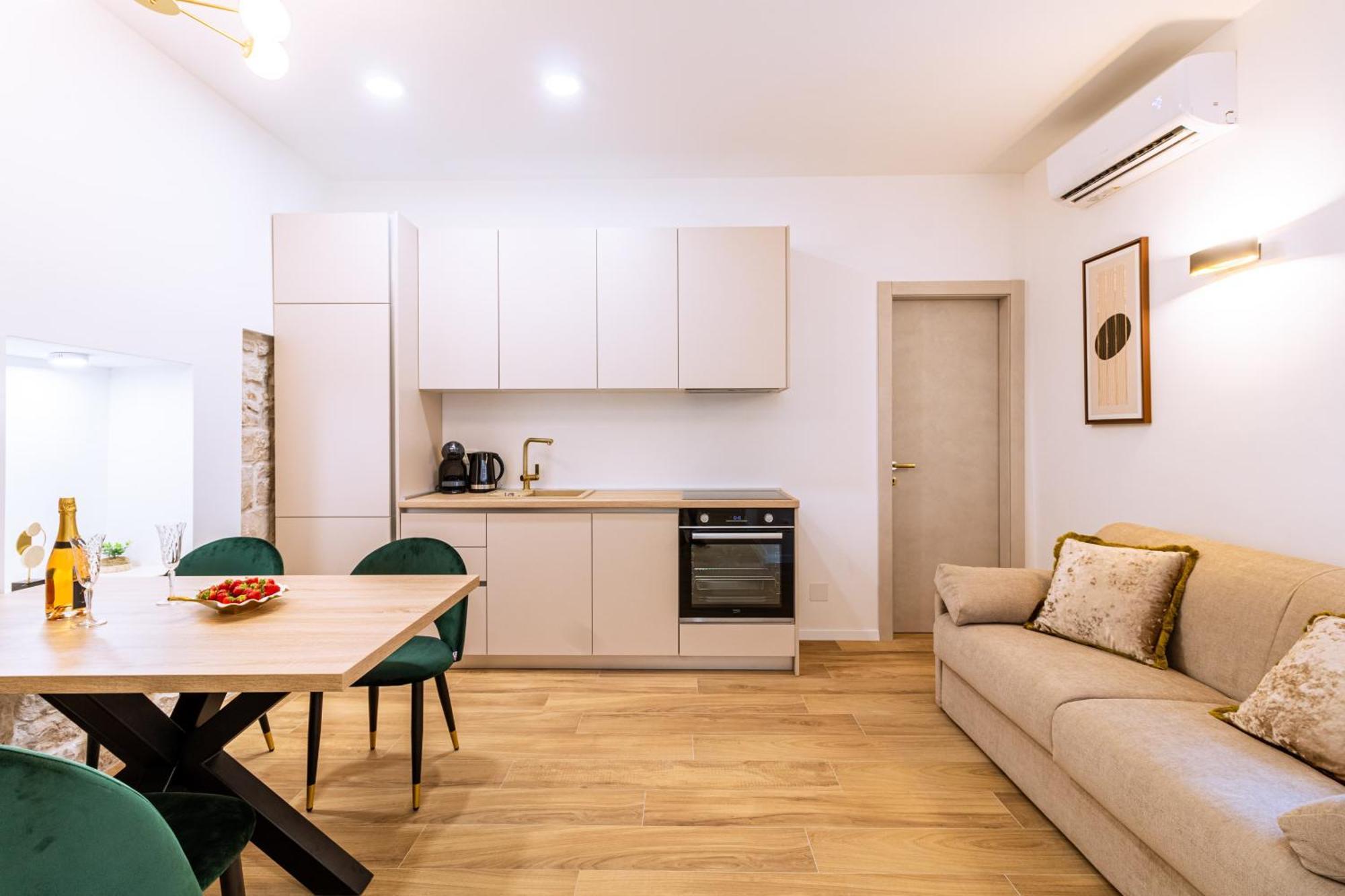 Luxury 2 Bedroom-2 Bathroom Apartment & Studio App With Rooftop Terrace Split Dış mekan fotoğraf